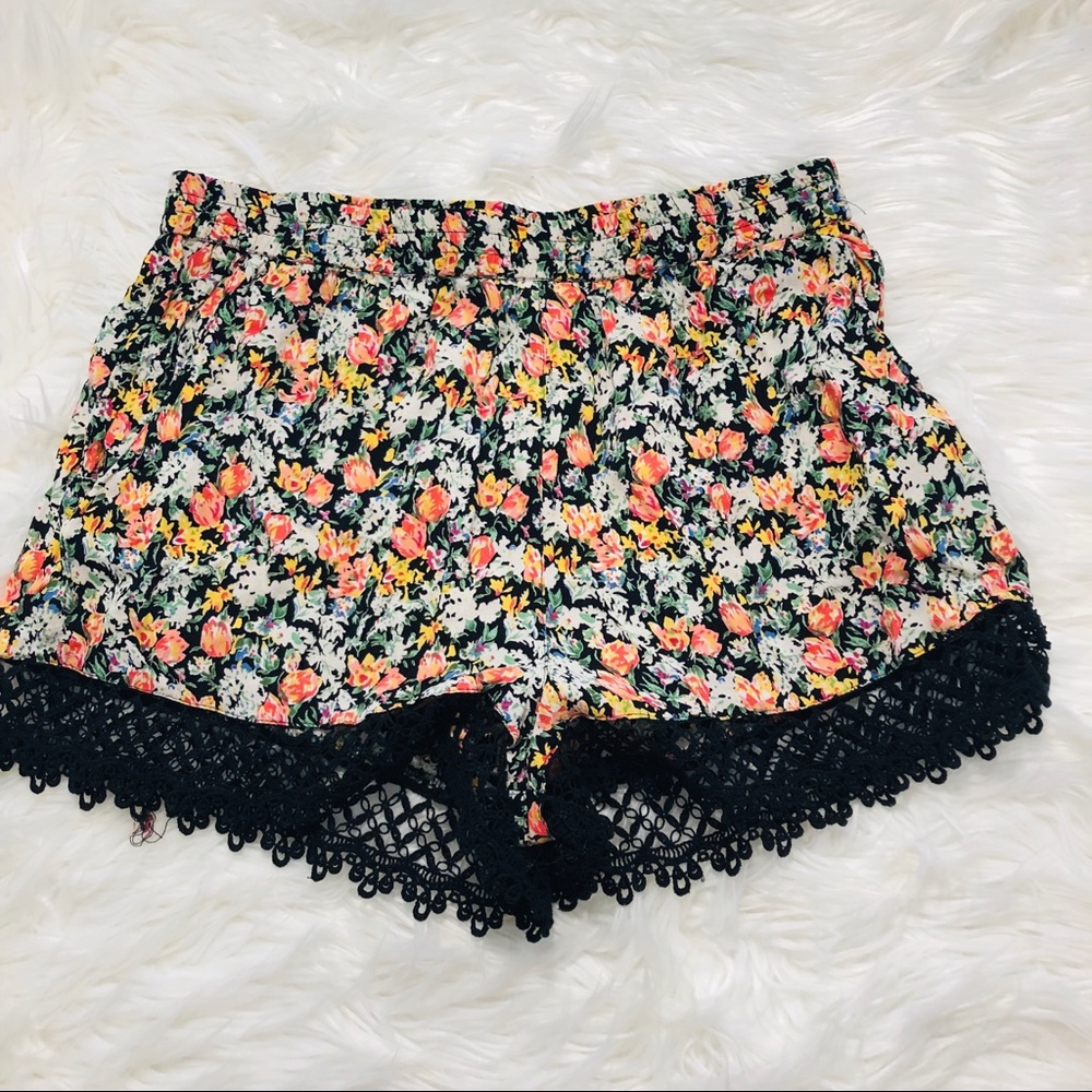 EUC: TopShop Lace-Trimmed Floral Shorts